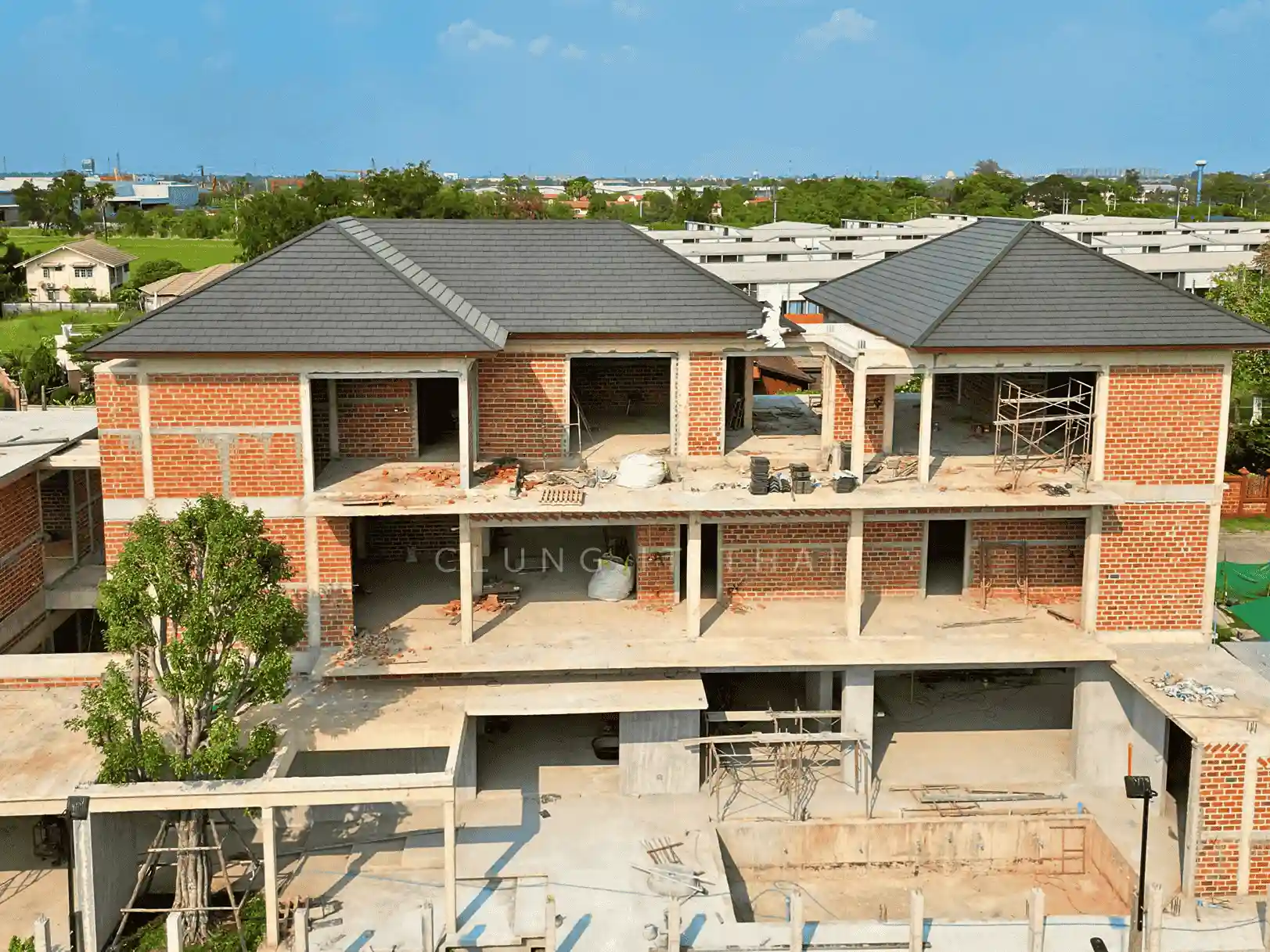 งานก่อผนังบ้านหรู 3 ชั้น พื้นที่ผนังกว่า 900 ตร.ม. ด้วยอิฐเซียน 8 รู มอก.153-2565 | คลังอิฐไท